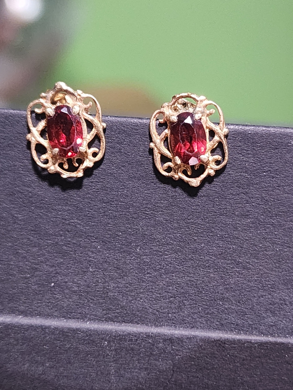 14kt Gold Filigree Garnet Stud Earrings